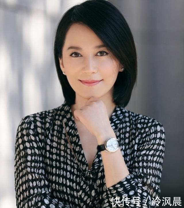  #下颌弧线#真正的美人在“骨”不在“皮”，脸上有这4个特征，老了也有魅力