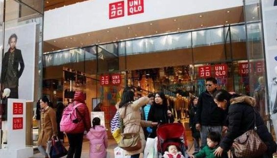 韩国人来中国旅游，买了10瓶茅台20条烟，看完账单自闭了