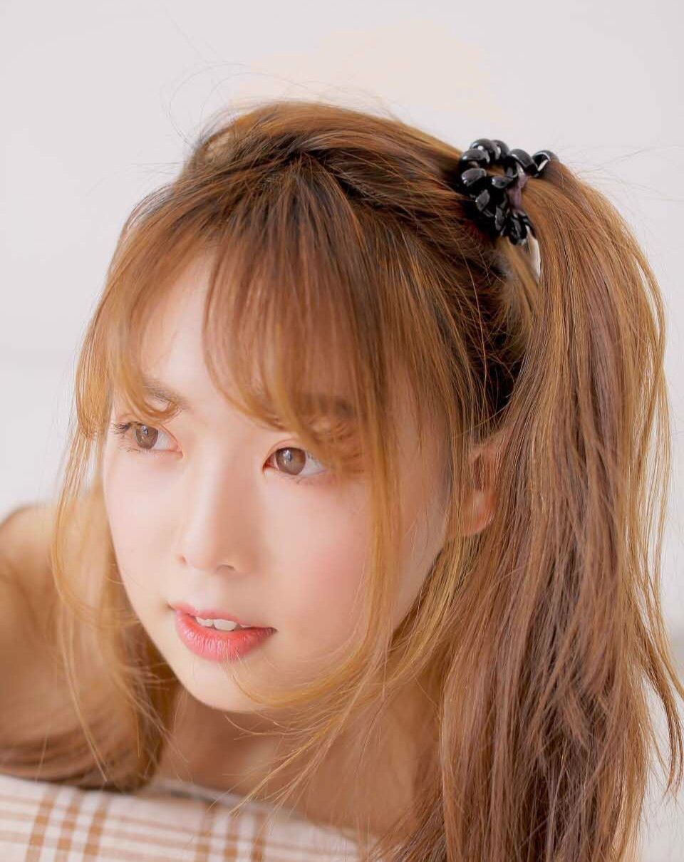 甜美萝莉美女性感撩人，让人看着都无法移开双眼