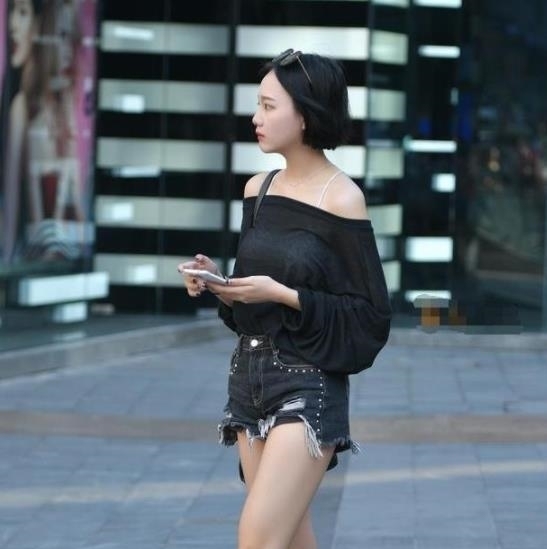  【特别】街拍：青春靓丽的小美女，雪白如玉的脖颈，特别美丽动人