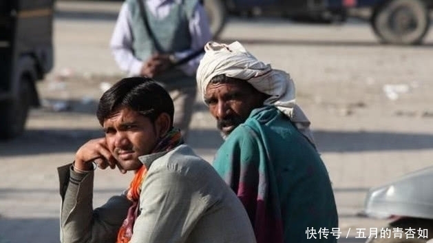 印度土豪首次来中国，刚坐上高铁就急了，还直言：我要下车？