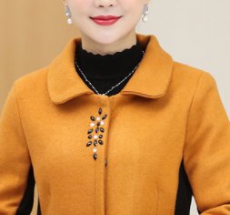 风衣早过时了，6070后女人穿这“毛呢外套”，舒适减龄超嫩美