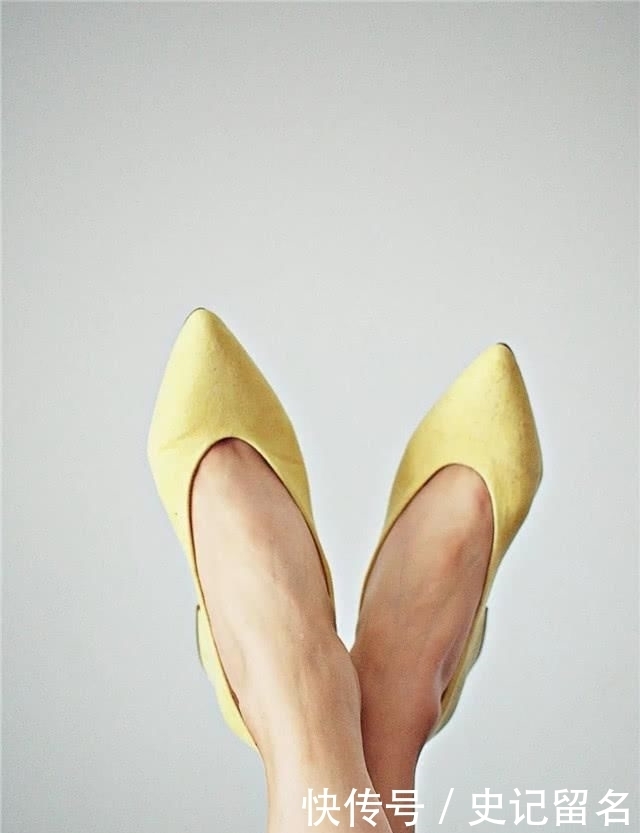  「影响我们」女生最伤脚的鞋子排行榜，高跟鞋只排第2，没想到第1名居然是它！