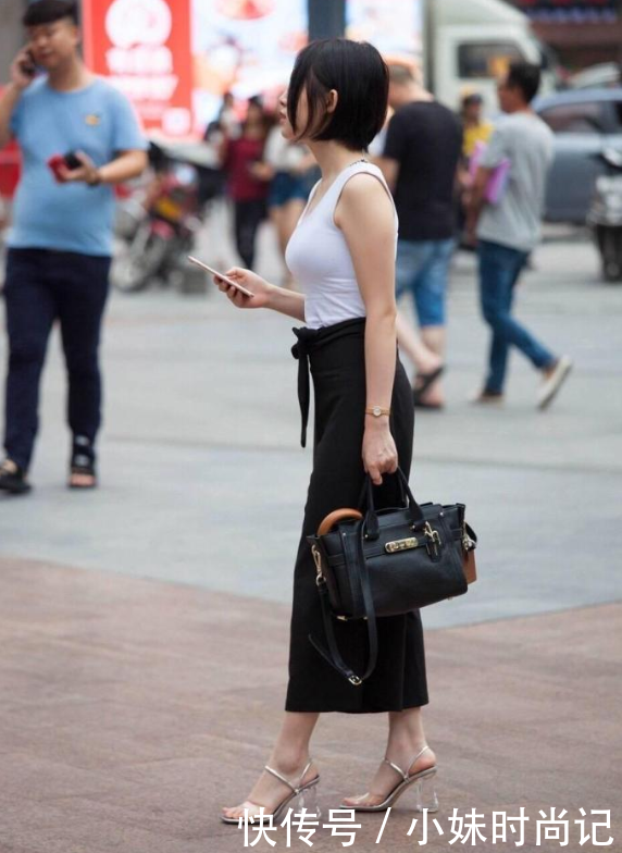  『透明』街拍：这才是真正的“水晶鞋”, 美女高跟鞋跟都是透明的