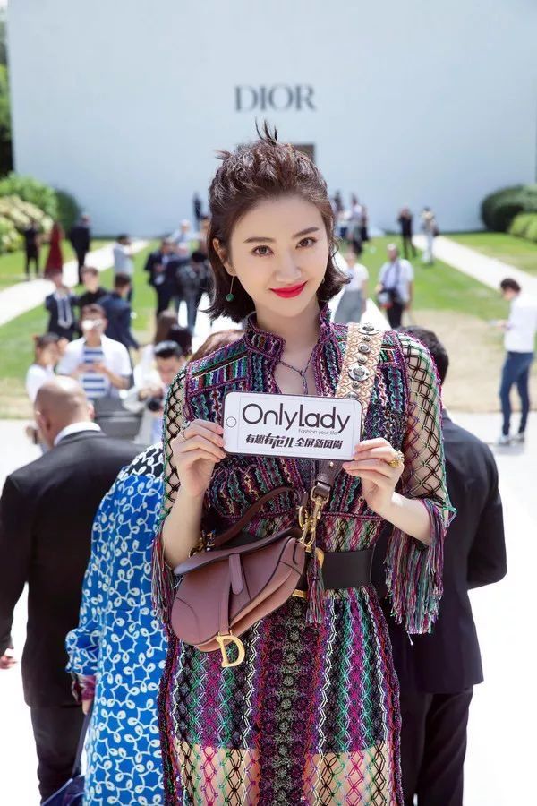 迪奥究竟有什么魔法让景甜如此着迷?