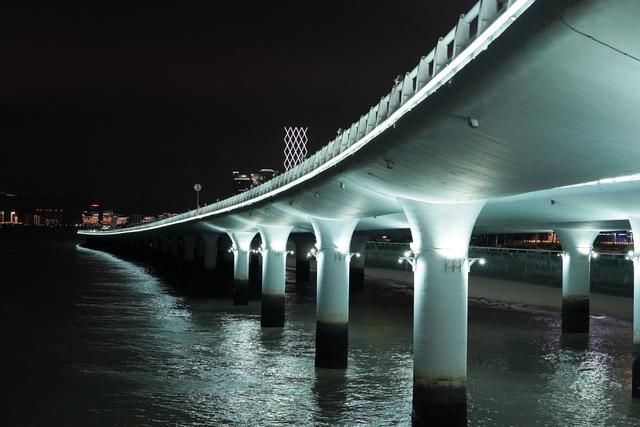 厦门这座桥离海面不足5M,堪称世界之最,外地游客都喜欢在这看海