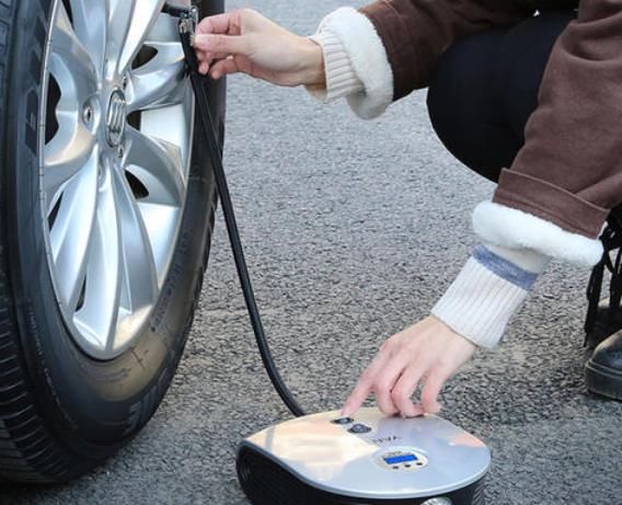 高速半路车坏了咋办？直接找交警吗？很多车主不懂，花了冤枉钱！