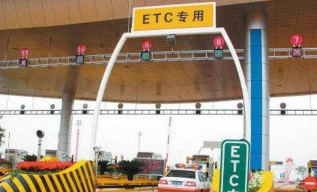 高速“误入ETC”车道怎么办? 直接倒车扣分吗? 交警3个字回答
