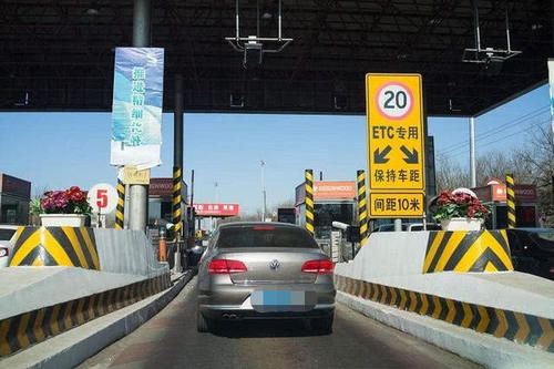  「发现」为高效安装ETC，却发现比人工通道更堵，取消人工收费可