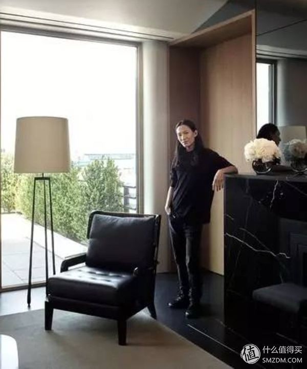 男生夏季穿搭 篇四:男生夏季色彩搭配:黑