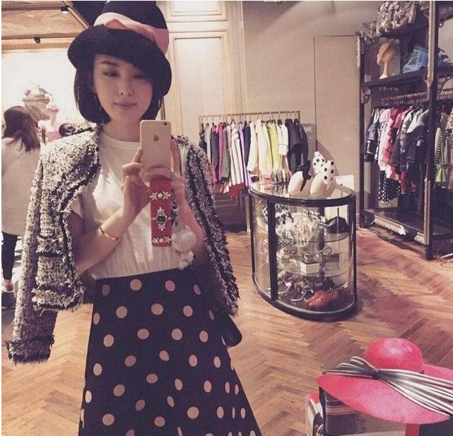 李雨桐再曝猛料,薛之谦妻子已怀孕,网友:三人间的恩怨真是复杂