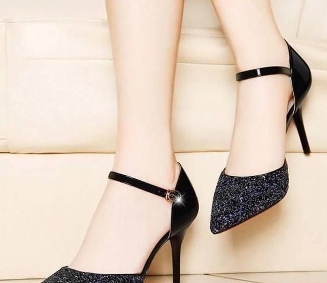 尖头细高跟鞋，展现曼妙身材，优雅又不失女人味