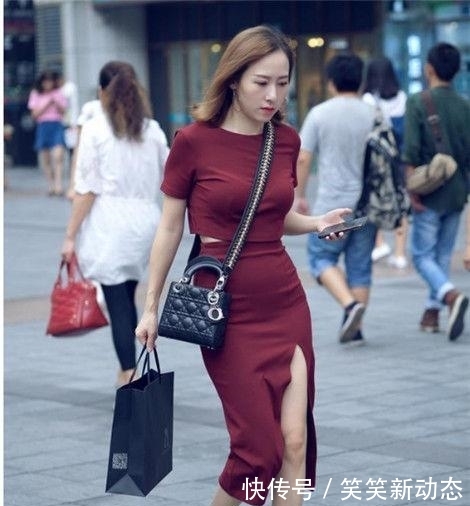 自由■彰显时尚女人的生活姿态！，美丽动人的美女街拍：自由美搭的美女