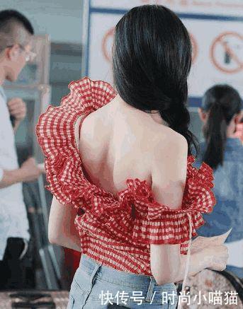 真服了张天爱了，穿这么紧的裤子出门，网友：怎么穿进去的？