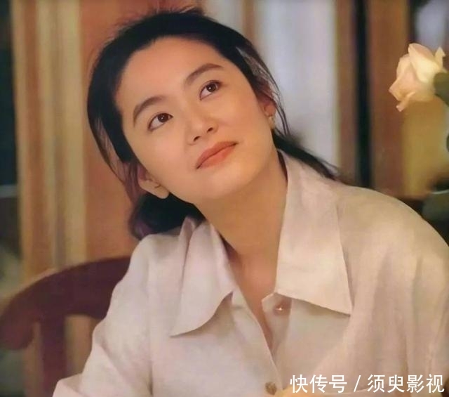 『 优雅』红裙难掩身材发福，这才是65岁的真实模样，林青霞真的“老了”