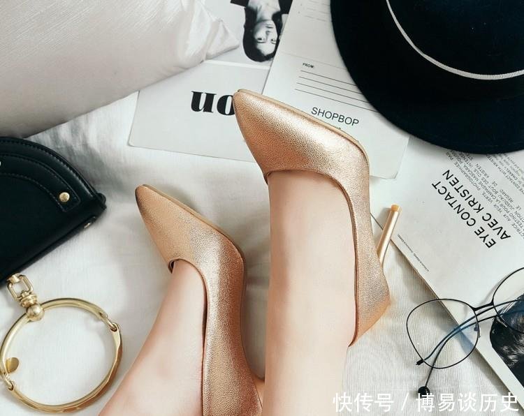 『女人』作为一个精致的女人,是绝对不会错过高跟鞋的,女神范十足