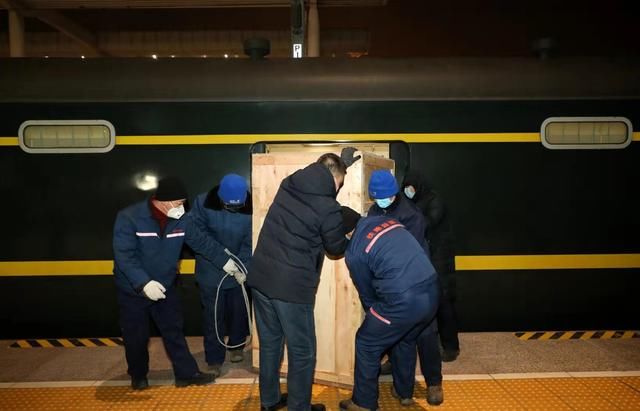  运抵：跨越3500公里 哈铁34小时将N95口罩生产线运抵哈尔滨