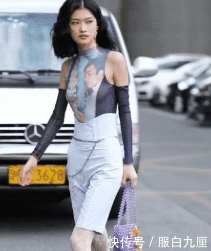 穿搭■街拍：她这衣服是画上去的吧？