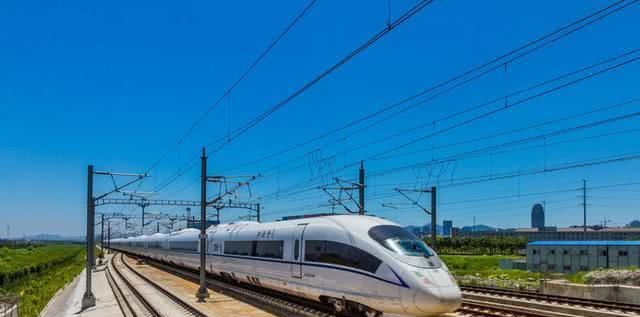 为啥高铁上要显示“车速”？答案说出，乘客：车票钱没白花！