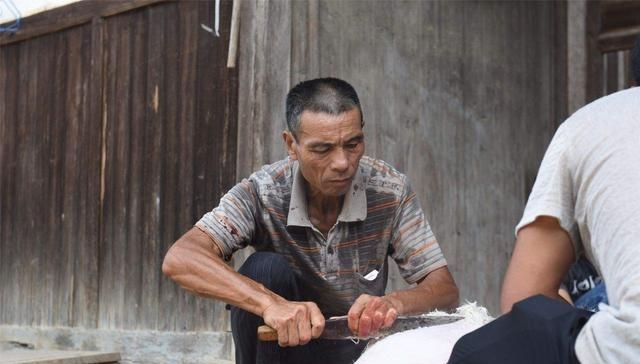  「道理」俗语“木匠不做齐头料，屠夫不杀五爪猪”，这样的规矩