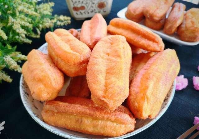  #全错#炸油条用发孝粉、苏打全错，炸油条店主教你恰当作法，金黄色松脆