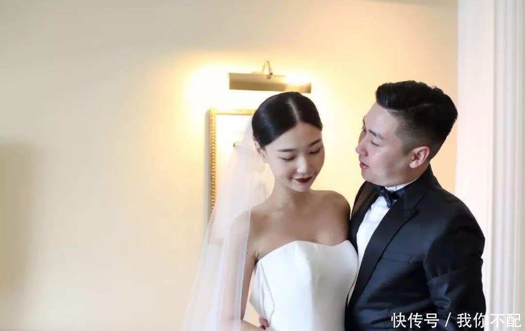 「来宾」她用一件其他新娘不会穿的婚纱,惊艳了在场所有的来宾