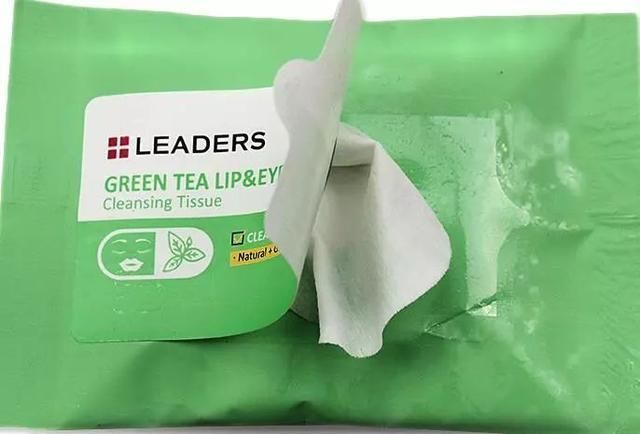 女子25年不卸妆竟长出结石!看完实在令人毛骨悚然……