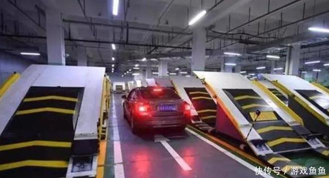 真是不可思议，停车场出现了“新型”车位，500个车位变800个