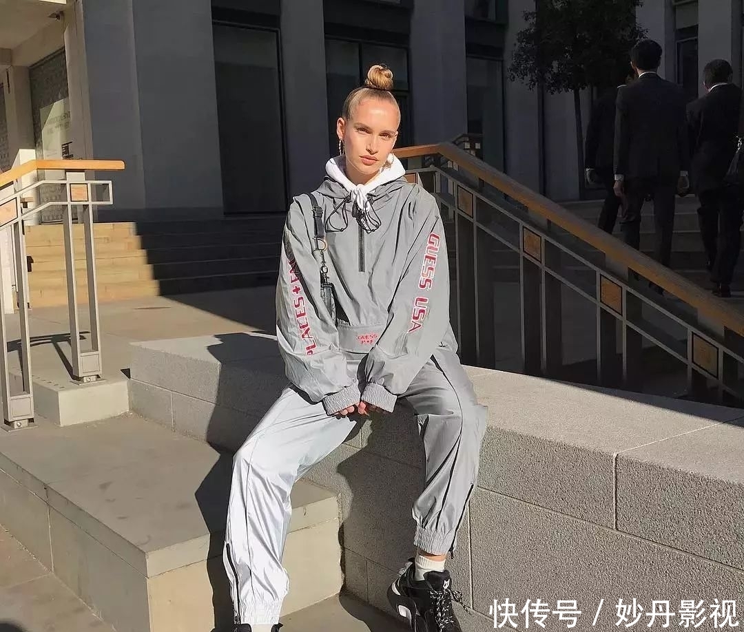  [双鞋]春天最应该穿的九分裤，你得搭配这双鞋，才能有风度又有温度！