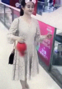 赵丽颖裙子上的3个字亮了,5个赵丽颖4个假,你是她的真爱粉吗