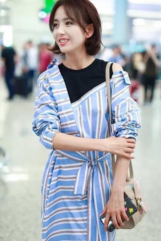 佟丽娅不仅是苗条，身高165体重80，这是干瘦的表现！