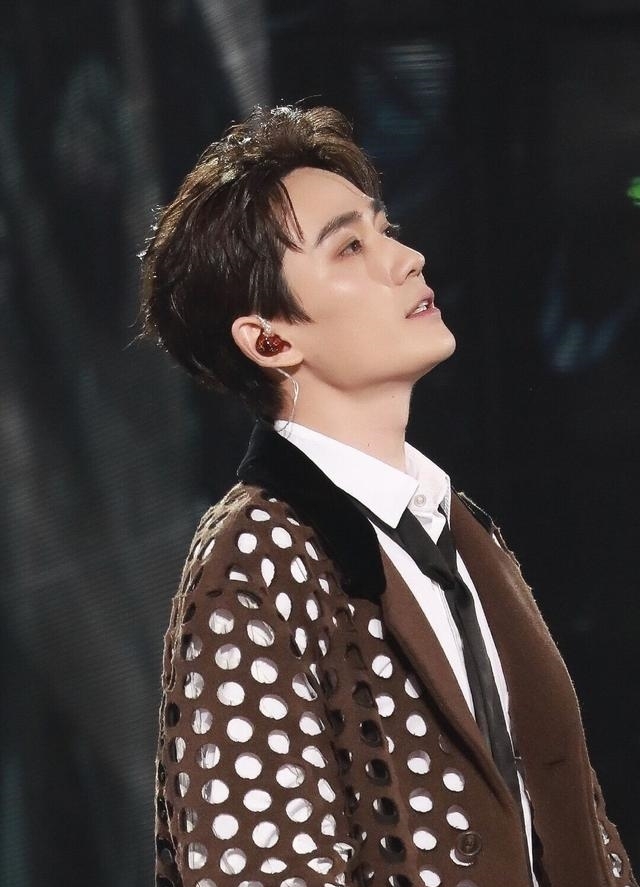 东方卫视跨年郑云龙