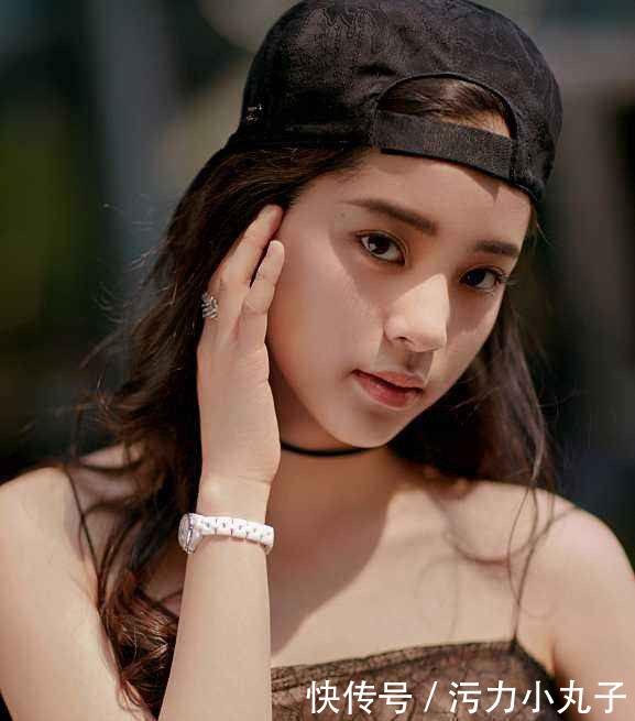 年轻的资本,欧阳娜娜的吊带裙,真的是怎么穿都好看