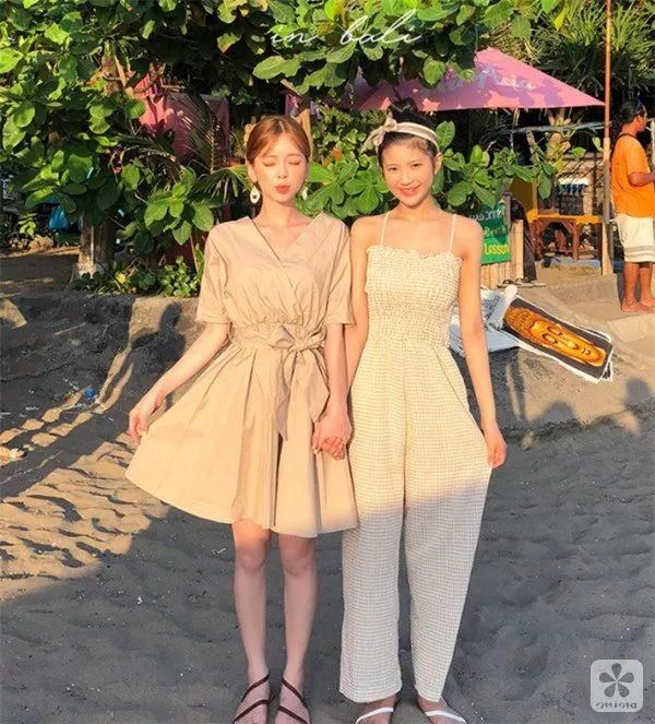 甜甜的夏日海边闺蜜装look 看完心情都变好了~