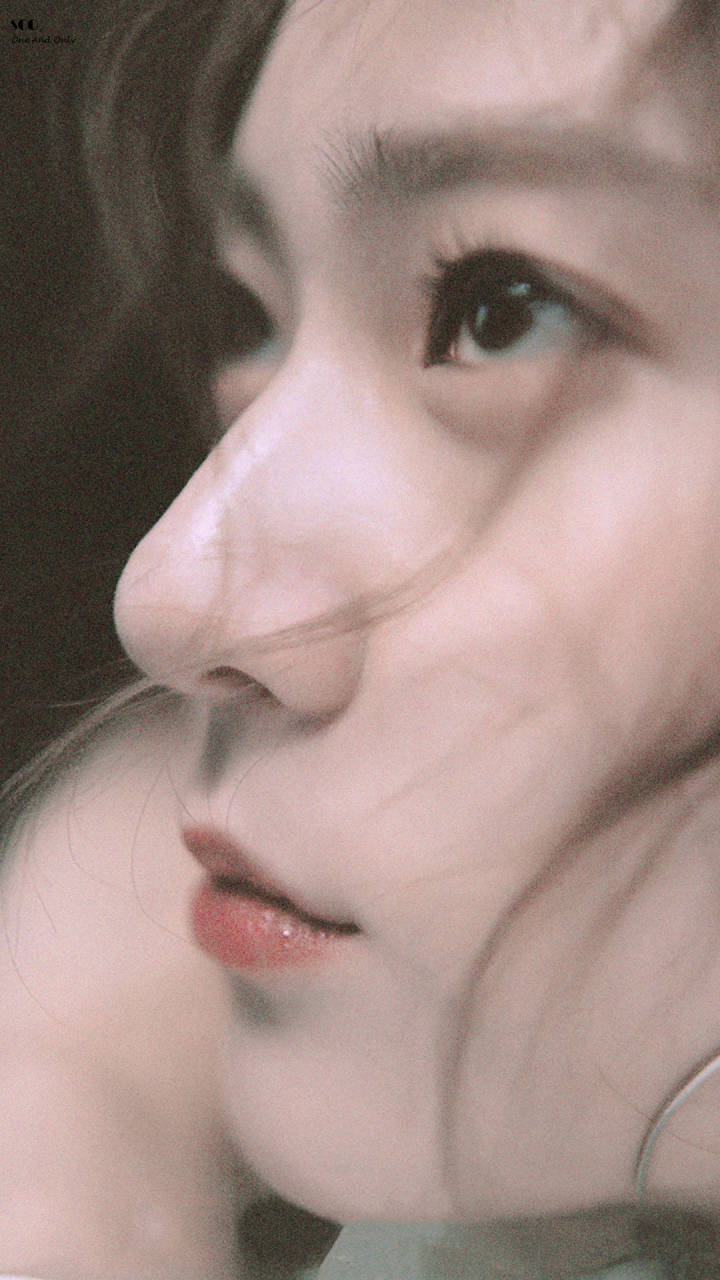 当88年的倪妮撞衫94年的郑秀晶，你更爱哪一款？