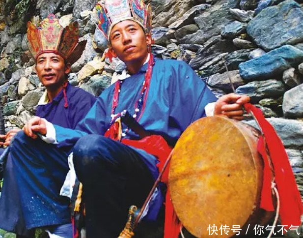 自称是“尔苏人”，被划入藏族，世代隐瞒部族起源，至今是个谜