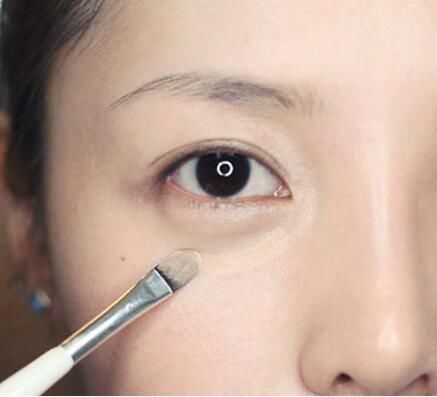 没错!女人出门一定要化淡妆，化妆师教详细顺序，聪明人一看就会