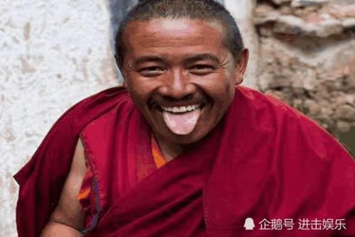 在西藏如果有人朝你吐舌头,这是什么意思?看完你就知道了