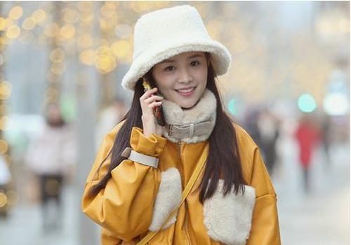  【轻松】看着卷发就头疼？赶紧去美发店做离子烫，轻松摆脱自然卷