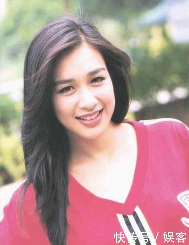 钟丽缇21岁混血女儿近照曝光,引网友热议,气质