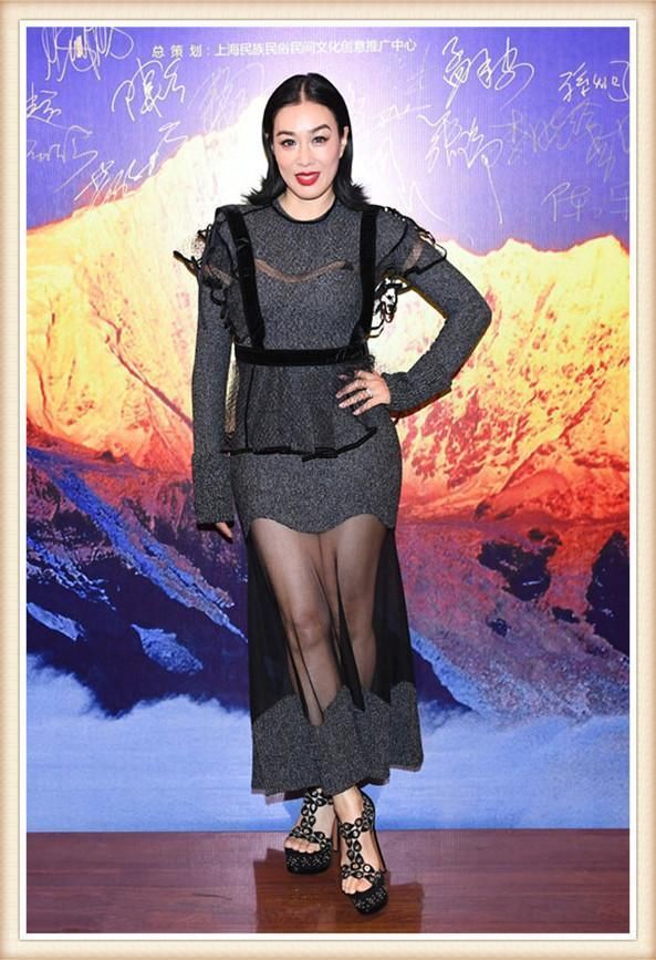 钟丽缇为秀身材，T恤外套腰封，可勒出的水桶腰真是让人不忍直视