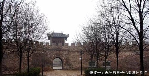  「村子」中国一村子，土匪不敢抢，日军连攻三天，只好绕道而行