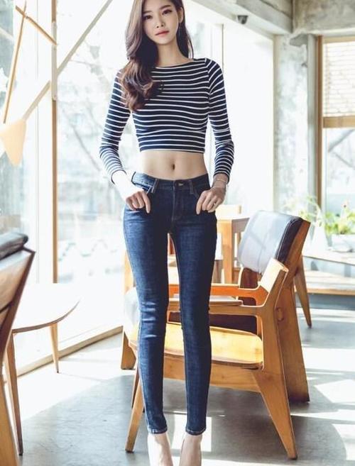 路人街拍,休闲裙裤的小姐姐,看上去很舒适