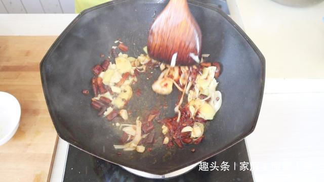  「详细」爱吃水煮鱼不会做，大厨详细教你做法步骤，20块钱本钱够全家人吃