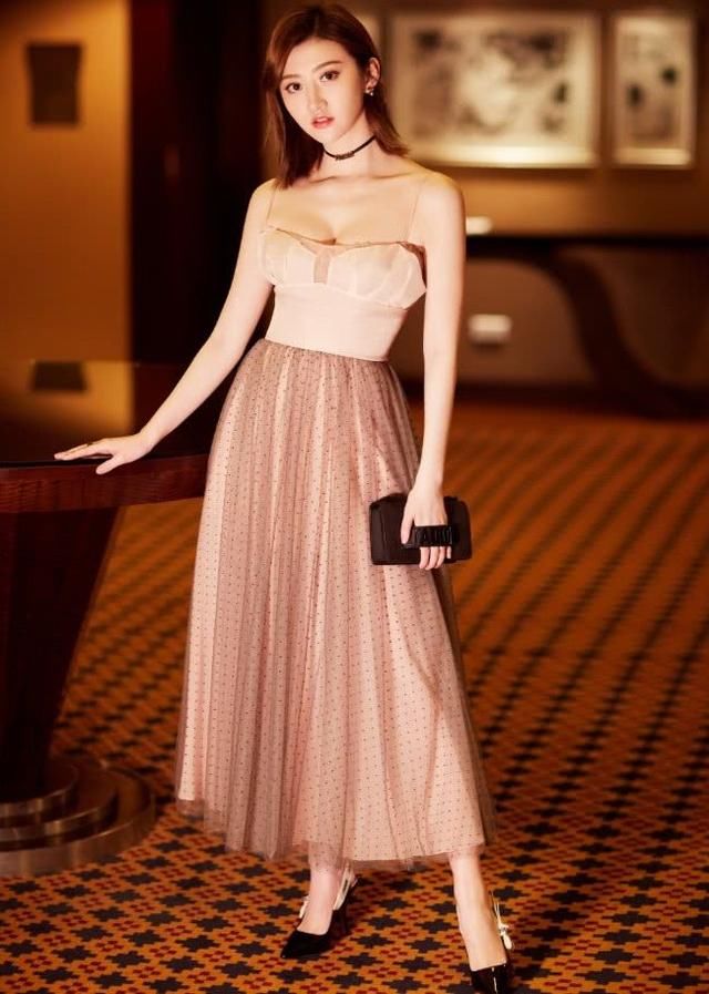 众女星穿半身纱裙