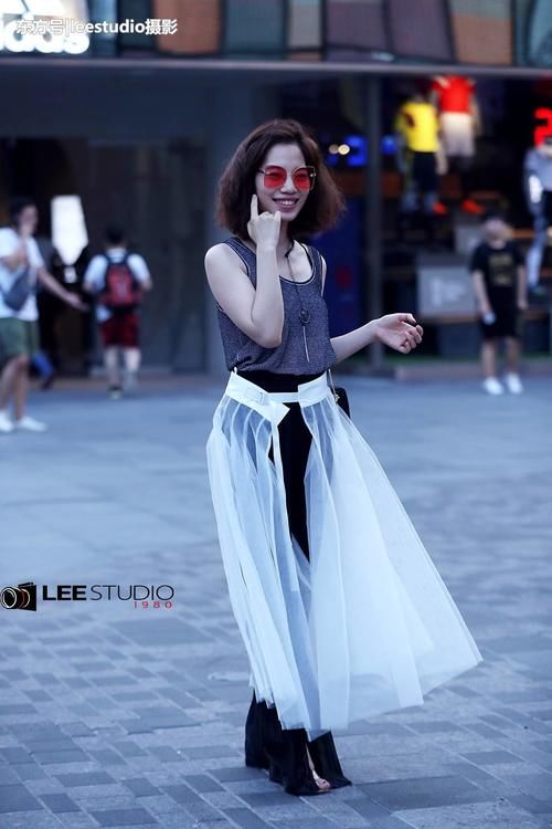 姑娘穿了一条很飘逸的裙子，是不是看着很有“仙气”啊