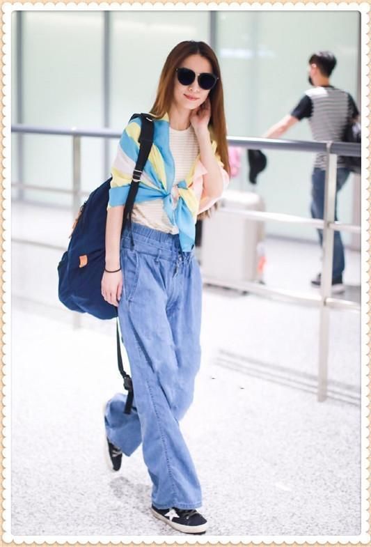 本以为Hebe把丝巾当披肩够时髦了，可看到周迅的穿法，我沉默了！