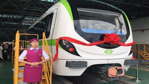 中国GDP垫底的二线城市，竟投资百亿修地铁，网友：真敢花