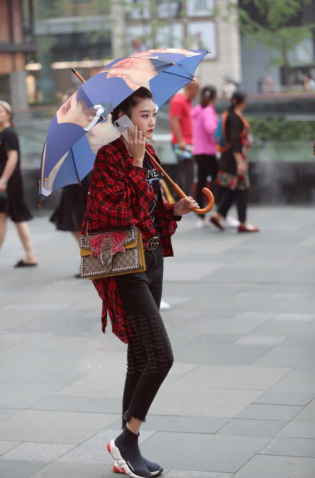 街拍：图1连衣裙美女，图3紧身裤美女，图7美女清纯可人