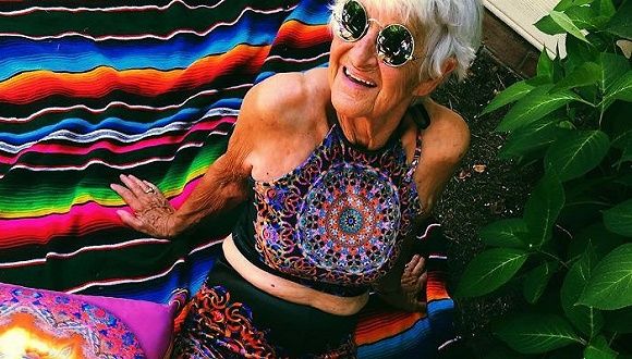 时尚与年龄无关，88岁的她有200万粉丝